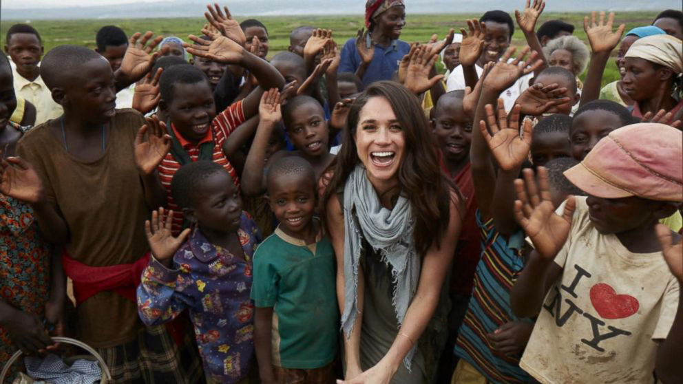 Harry và Meghan sẽ 'bán hàng qua mạng' để kiếm tiền sinh sống nếu 'exit' khỏi Hoàng gia Anh? - Ảnh 4. Harry và Meghan sẽ 'bán hàng qua mạng' để kiếm tiền sinh sống nếu 'exit' khỏi Hoàng gia Anh? - Ảnh 4.