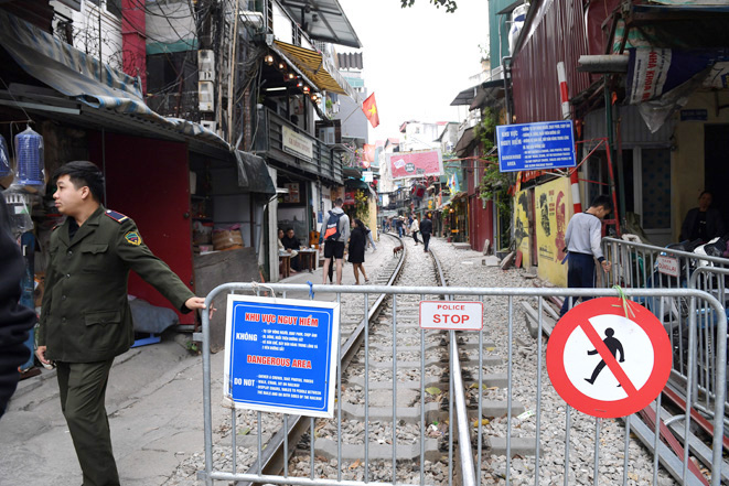 'Cà phê đường tàu' tái xuất , bất chấp lệnh cấm - Ảnh 4. 'Cà phê đường tàu' tái xuất , bất chấp lệnh cấm - Ảnh 4.
