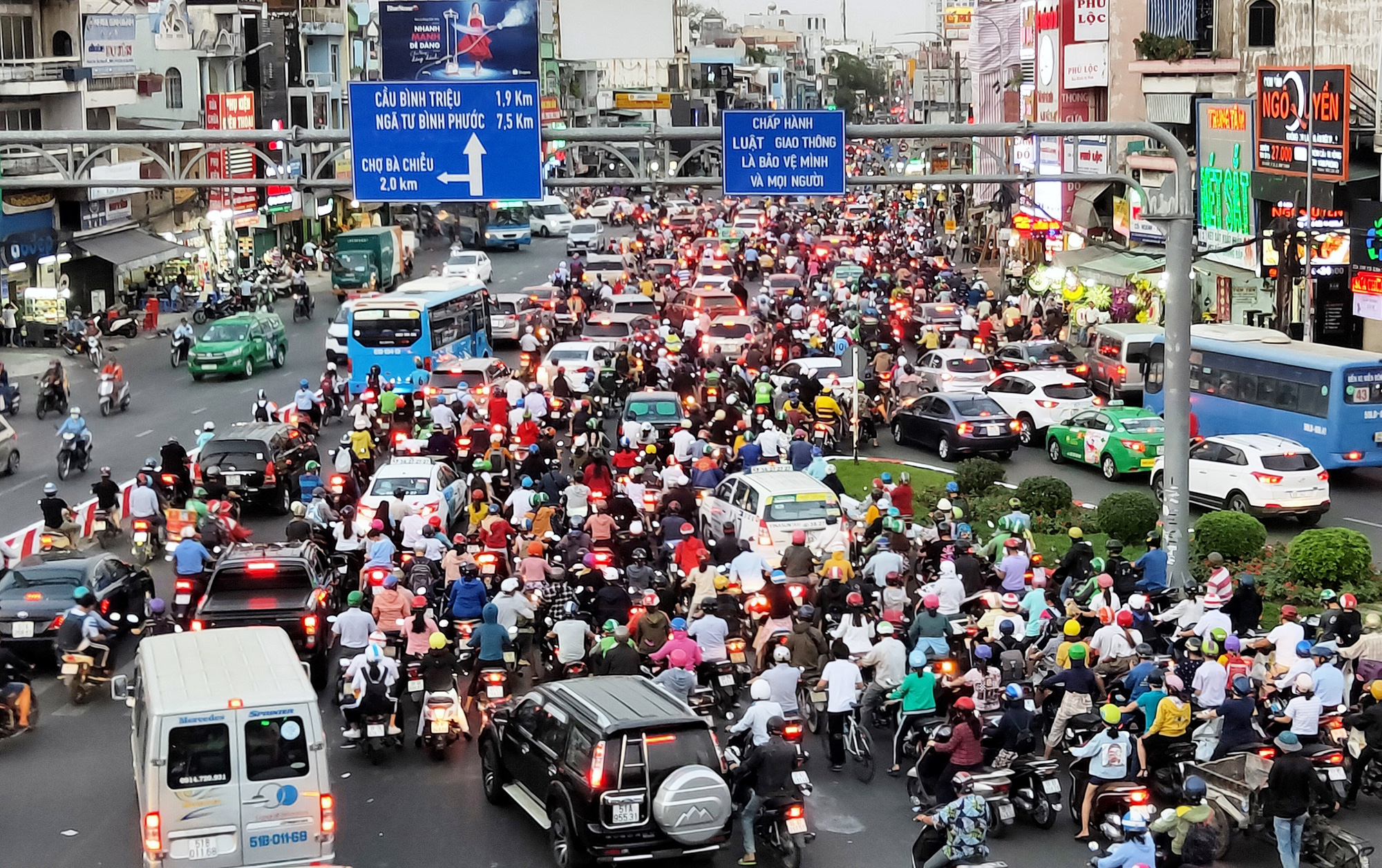 Hai lộ trình dự phòng tránh kẹt xe trong dịp Tết Canh Tý từ ngày 15/1 - Ảnh 1. Hai lộ trình dự phòng tránh kẹt xe trong dịp Tết Canh Tý từ ngày 15/1 - Ảnh 1.