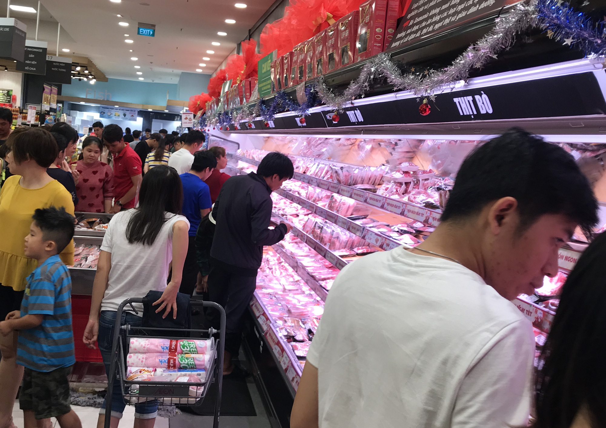 Giá heo hơi tăng trở lại gần 90.000 đồng/kg, thịt heo tại siêu thị bắt đầu giảm giá trước Tết - Ảnh 2.