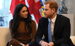 Harry và Meghan sẽ bán hàng qua mạng để kiếm tiền sinh sống nếu rời xa Hoàng gia Anh?