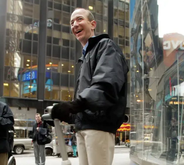 Jeff Bezos vừa bước sang tuổi 56: Cùng nhìn lại cuộc đời của người đàn ông giàu nhất thế giới - Ảnh 20. Jeff Bezos vừa bước sang tuổi 56: Cùng nhìn lại cuộc đời của người đàn ông giàu nhất thế giới - Ảnh 20.