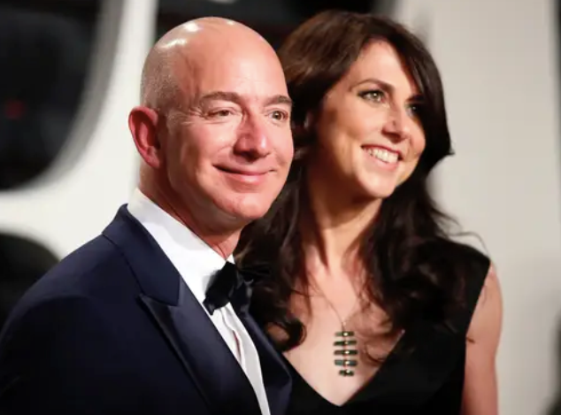Jeff Bezos vừa bước sang tuổi 56: Cùng nhìn lại cuộc đời của người đàn ông giàu nhất thế giới - Ảnh 40. Jeff Bezos vừa bước sang tuổi 56: Cùng nhìn lại cuộc đời của người đàn ông giàu nhất thế giới - Ảnh 40.