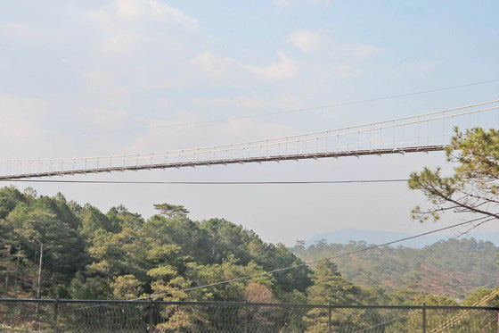 Xử phạt 40 triệu đồng chủ đầu tư cầu đáy kính không phép ở Thung lũng Tình yêu - Ảnh 2. Xử phạt 40 triệu đồng chủ đầu tư cầu đáy kính không phép ở Thung lũng Tình yêu - Ảnh 2.