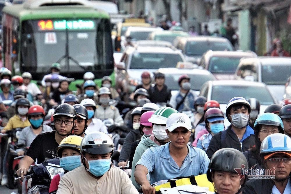 Bến xe đìu hiu, ngoài đường 'nghẹt thở' tắc đường ngày cận Tết - Ảnh 12. Bến xe đìu hiu, ngoài đường 'nghẹt thở' tắc đường ngày cận Tết - Ảnh 12.