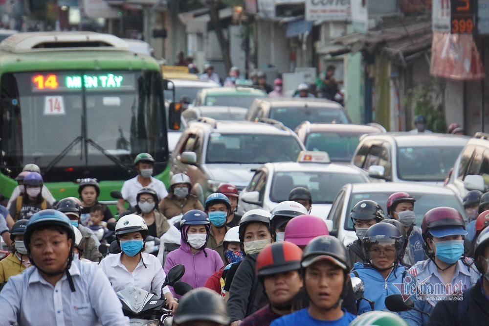 Bến xe đìu hiu, ngoài đường 'nghẹt thở' tắc đường ngày cận Tết - Ảnh 13. Bến xe đìu hiu, ngoài đường 'nghẹt thở' tắc đường ngày cận Tết - Ảnh 13.