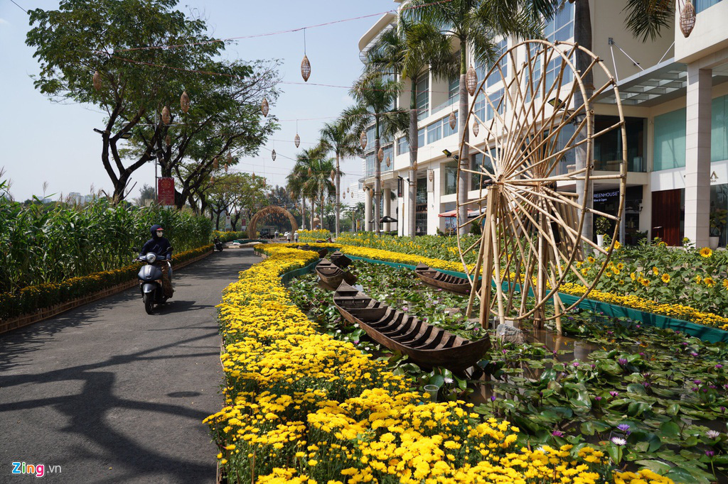 Những hình ảnh đầu tiên của đường hoa Phú Mỹ Hưng - Ảnh 1. Những hình ảnh đầu tiên của đường hoa Phú Mỹ Hưng - Ảnh 1.