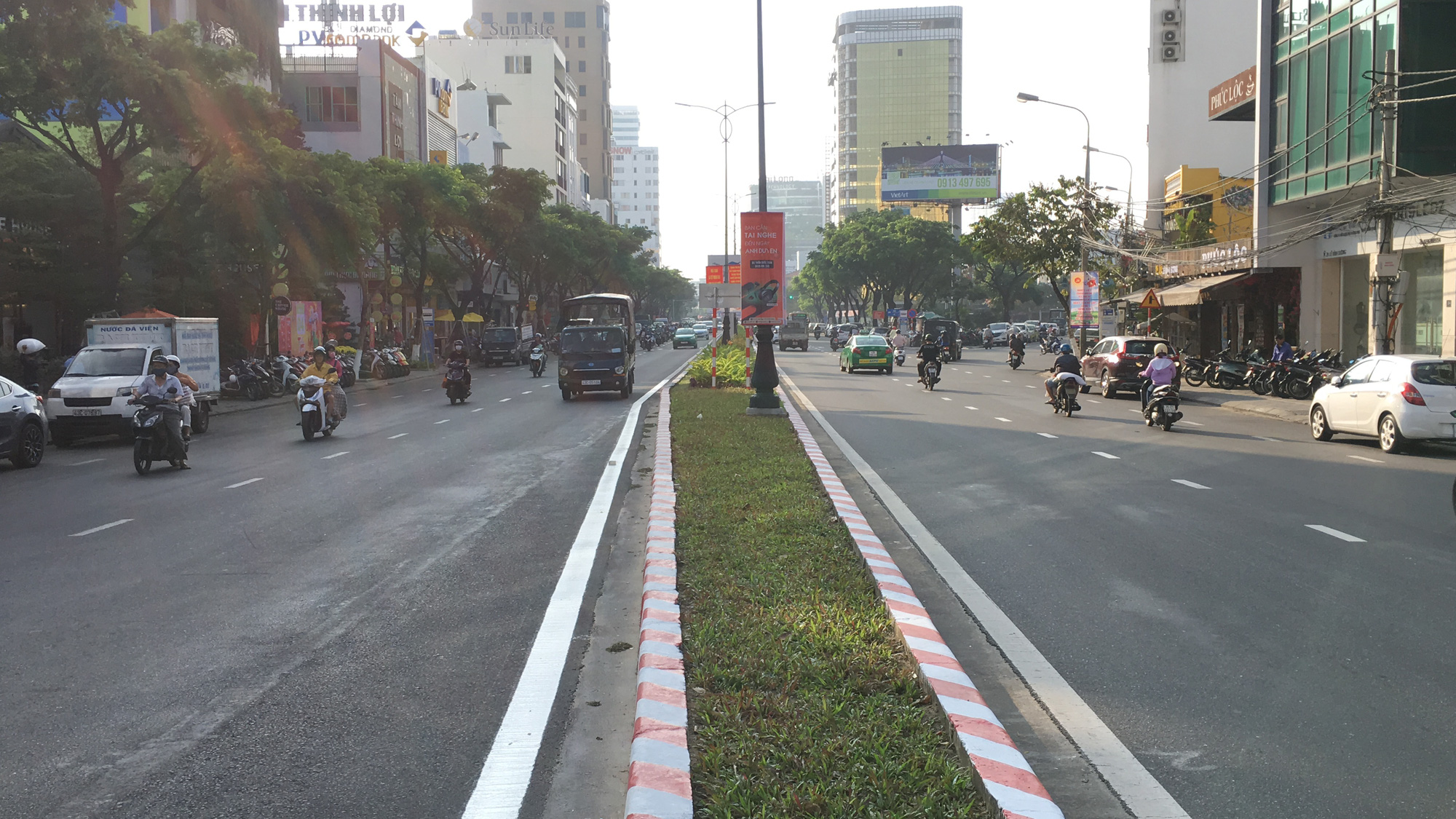 Các điểm ùn tắc xe ở Đà Nẵng giao thông đã thông thoáng hơn khi xén dải phân cách, mở rộng lòng đường - Ảnh 4.