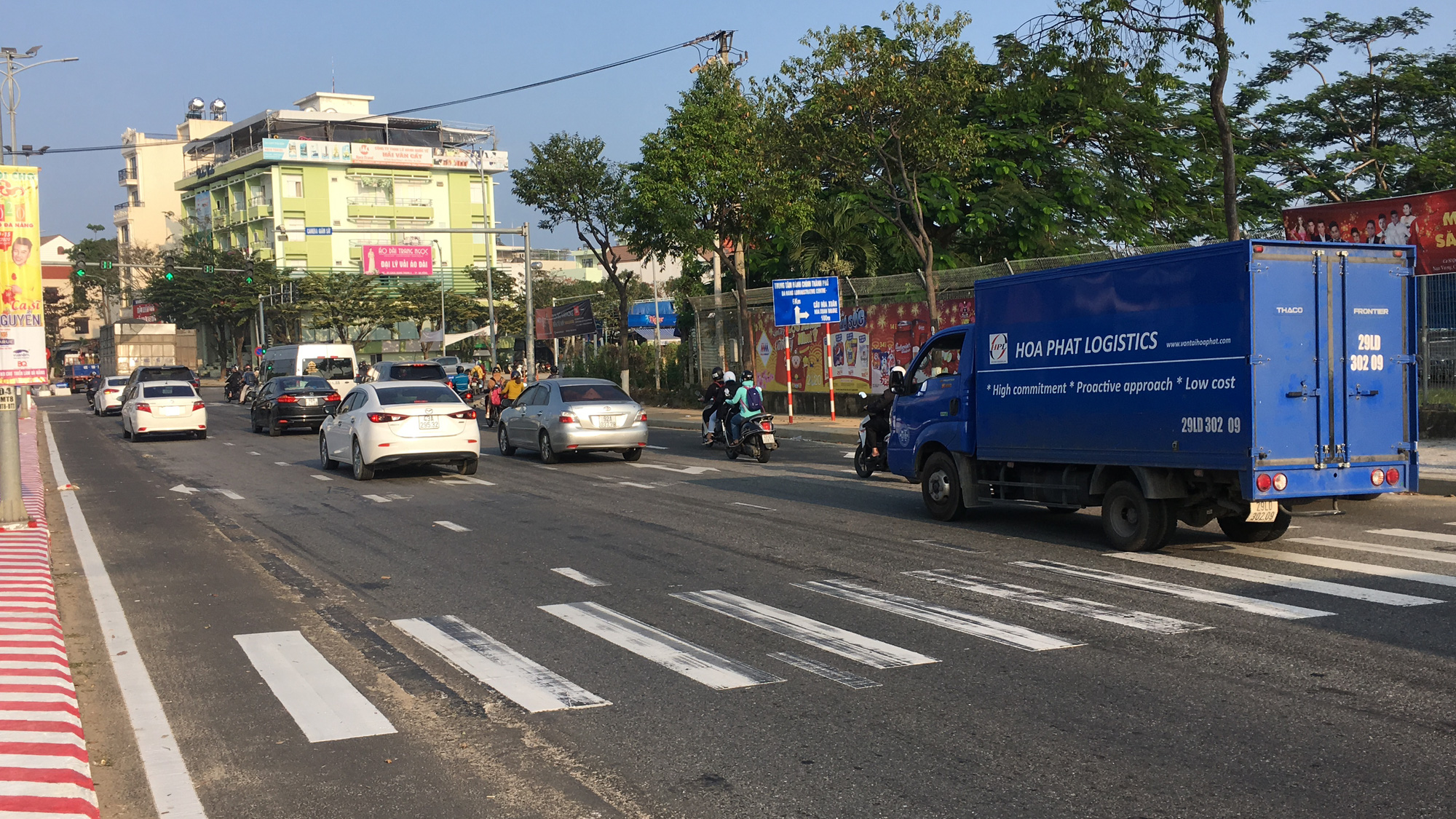 Các điểm ùn tắc xe ở Đà Nẵng giao thông đã thông thoáng hơn khi xén dải phân cách, mở rộng lòng đường - Ảnh 10.