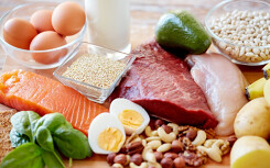 Giá cả thị trường hôm nay 18/1: Giá heo hơi đứng mốc 88.000 đồng/kg, siêu thị tranh nhau giảm giá thịt, cá nhập khẩu