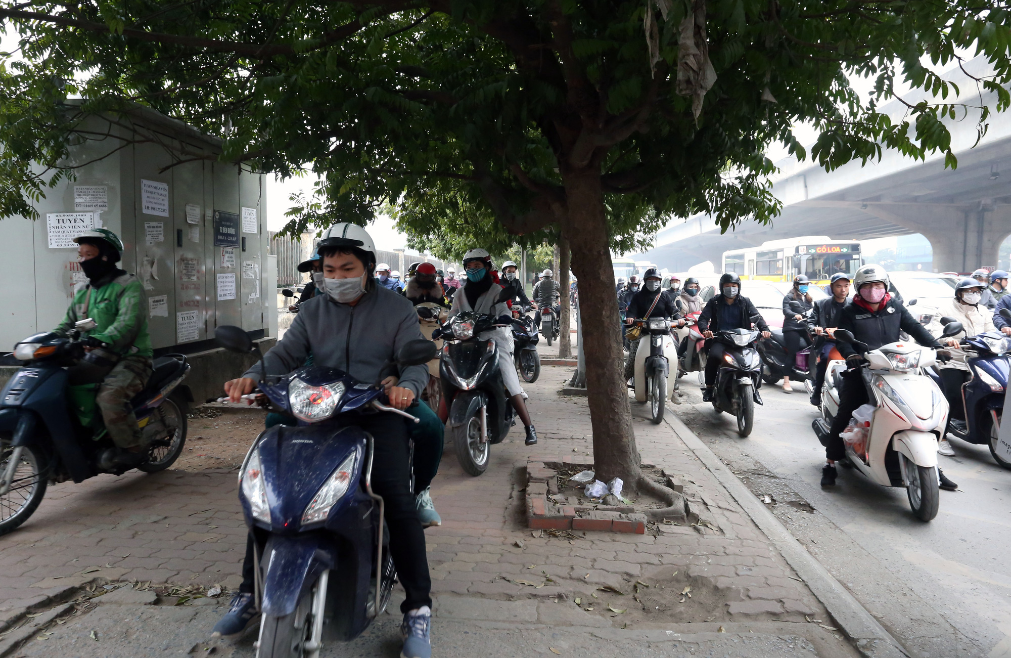 Hà Nội: Nút giao gần bến xe Mỹ Đình ùn tắc tứ bề - Ảnh 12.