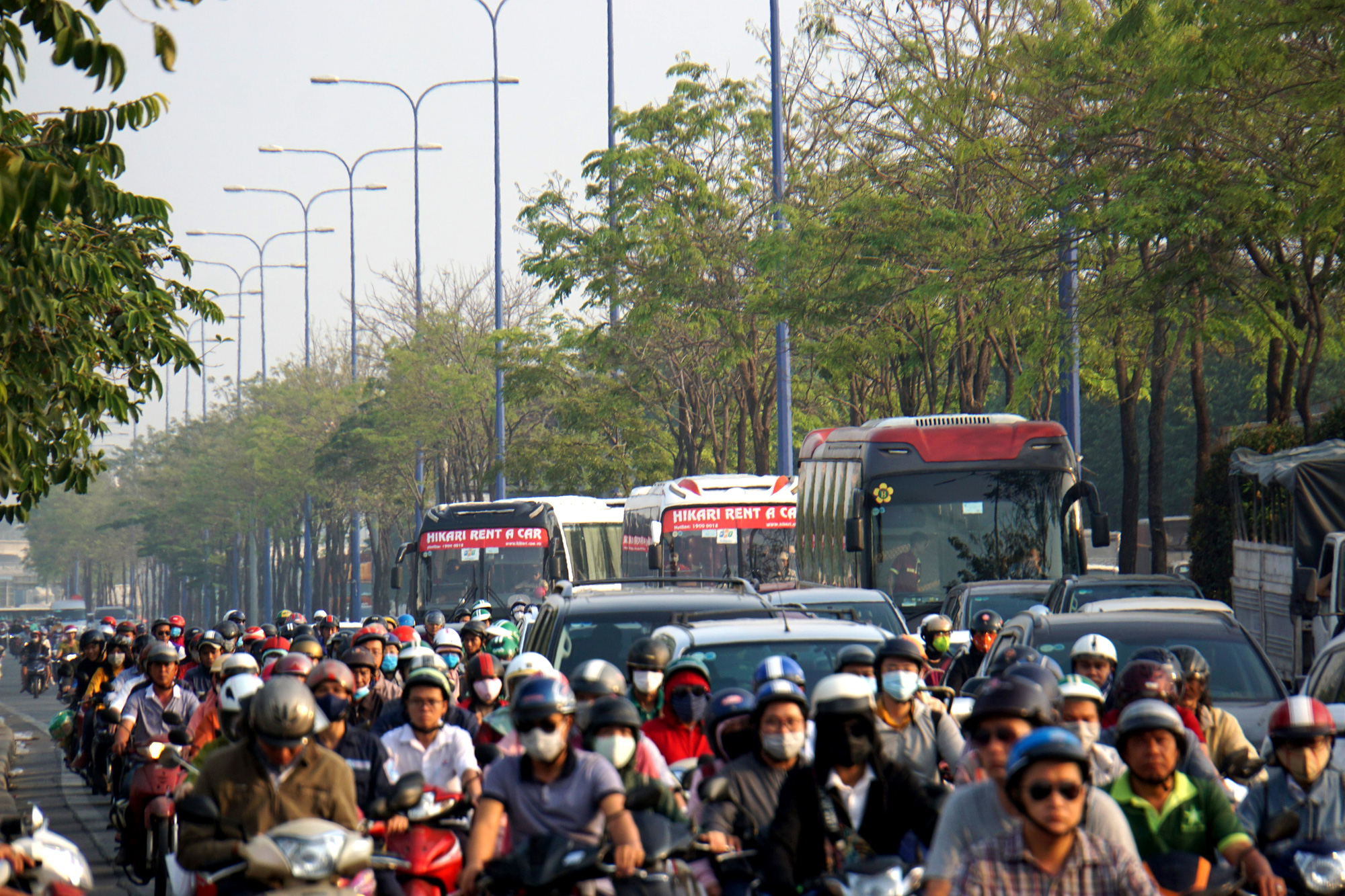 Kinh hoàng cảnh kẹt xe trên mọi ngả đường khu Đông TP HCM - Ảnh 5. Kinh hoàng cảnh kẹt xe trên mọi ngả đường khu Đông TP HCM - Ảnh 5.