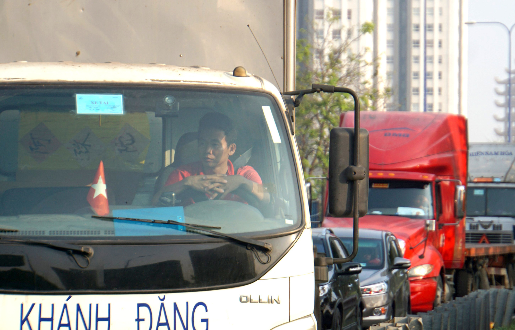 Kinh hoàng cảnh kẹt xe trên mọi ngả đường khu Đông TP HCM - Ảnh 6. Kinh hoàng cảnh kẹt xe trên mọi ngả đường khu Đông TP HCM - Ảnh 6.