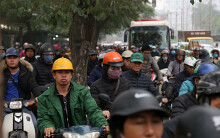 Gần Tết, nút giao gần bến xe Mỹ Đình ùn tắc tứ bề