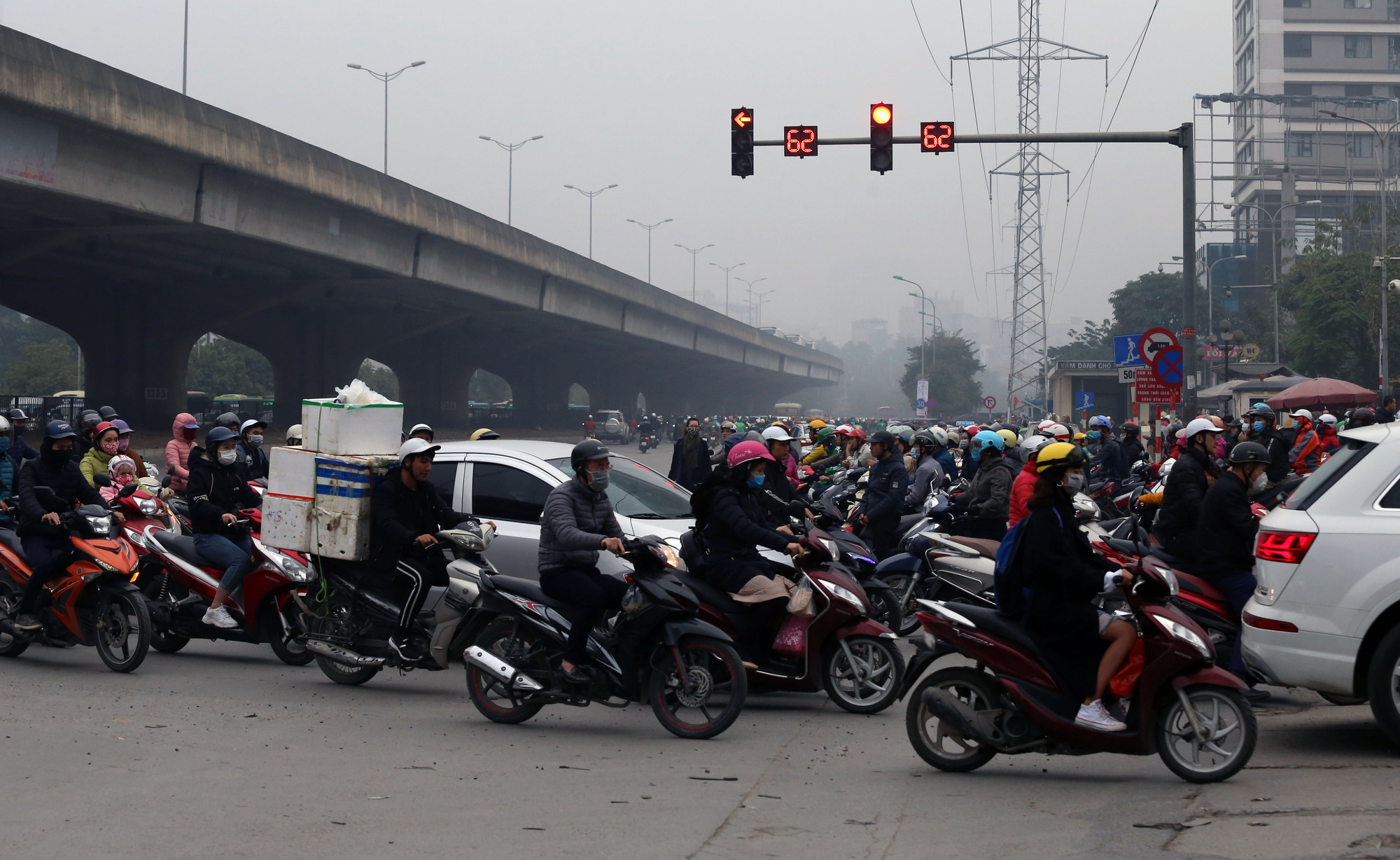 Hà Nội: Nút giao gần bến xe Mỹ Đình ùn tắc tứ bề - Ảnh 14.