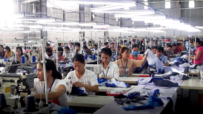 Tiền thưởng Tết CSGT mua được cặp bánh chưng, công nhân may được 2 chai dầu ăn - Ảnh 3. Tiền thưởng Tết CSGT mua được cặp bánh chưng, công nhân may được 2 chai dầu ăn - Ảnh 3.