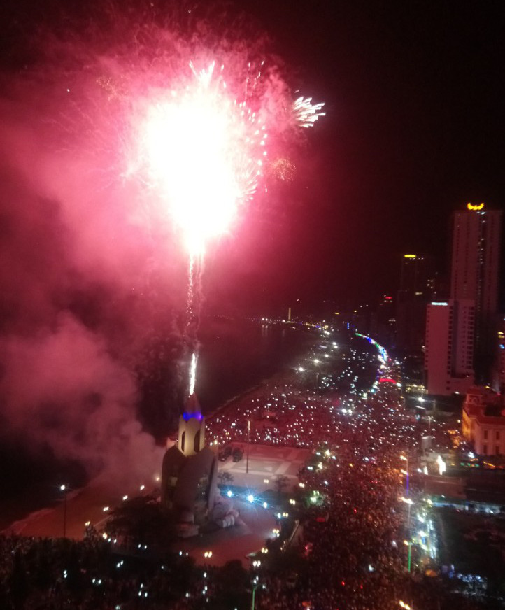 Nha Trang và Cam Ranh tổ chức bắn pháo hoa vào đêm giao thừa đón Tết Nguyên đán Canh Tý 2020 - Ảnh 1.
