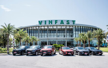 VinFast của tỉ phú Phạm Nhật Vượng đã bán hơn 17.000 ô tô và 50.000 xe máy điện trong năm 2019
