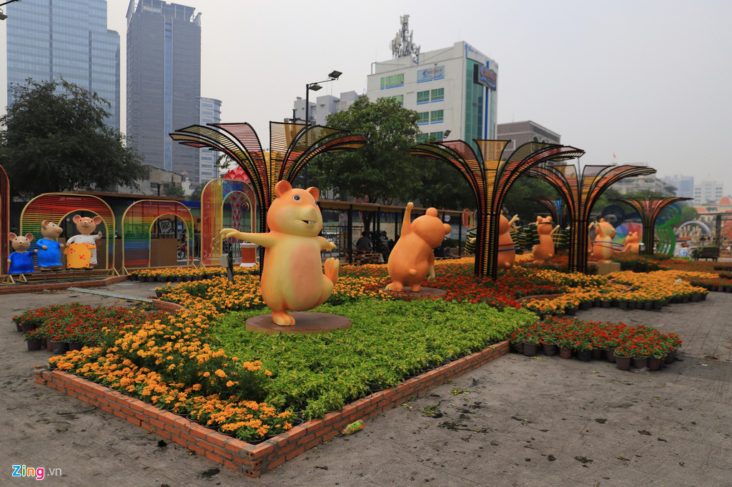 Đường hoa Nguyễn Huệ rực rỡ sắc màu trước giờ khai mạc - Ảnh 6. Đường hoa Nguyễn Huệ rực rỡ sắc màu trước giờ khai mạc - Ảnh 6.
