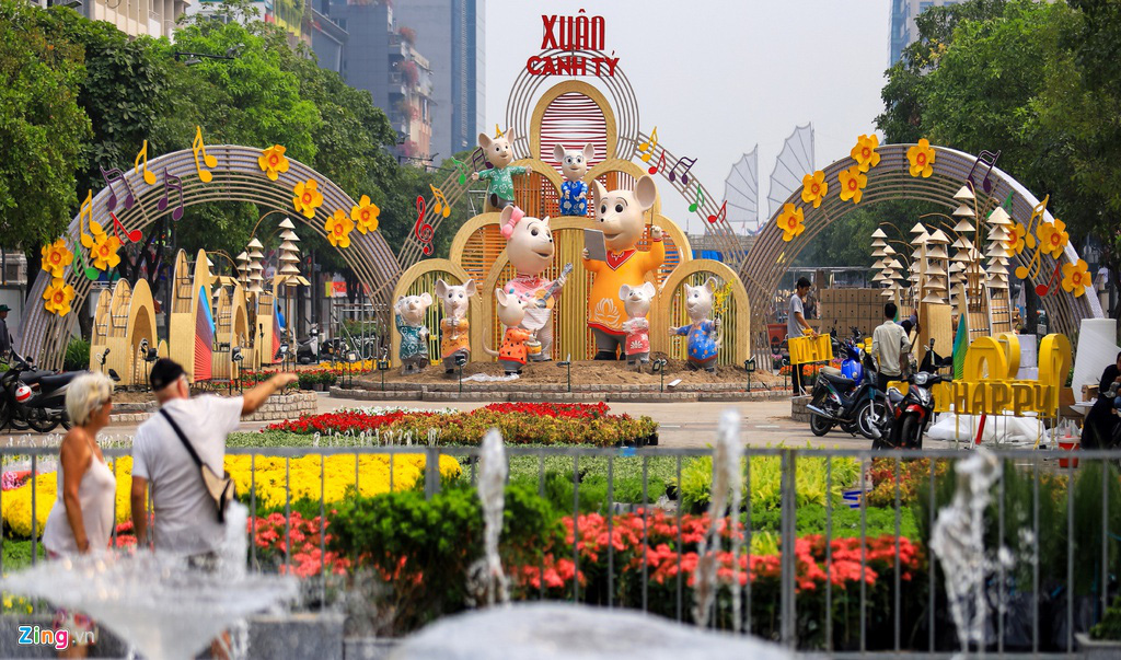 Đường hoa Nguyễn Huệ rực rỡ sắc màu trước giờ khai mạc - Ảnh 4. Đường hoa Nguyễn Huệ rực rỡ sắc màu trước giờ khai mạc - Ảnh 4.