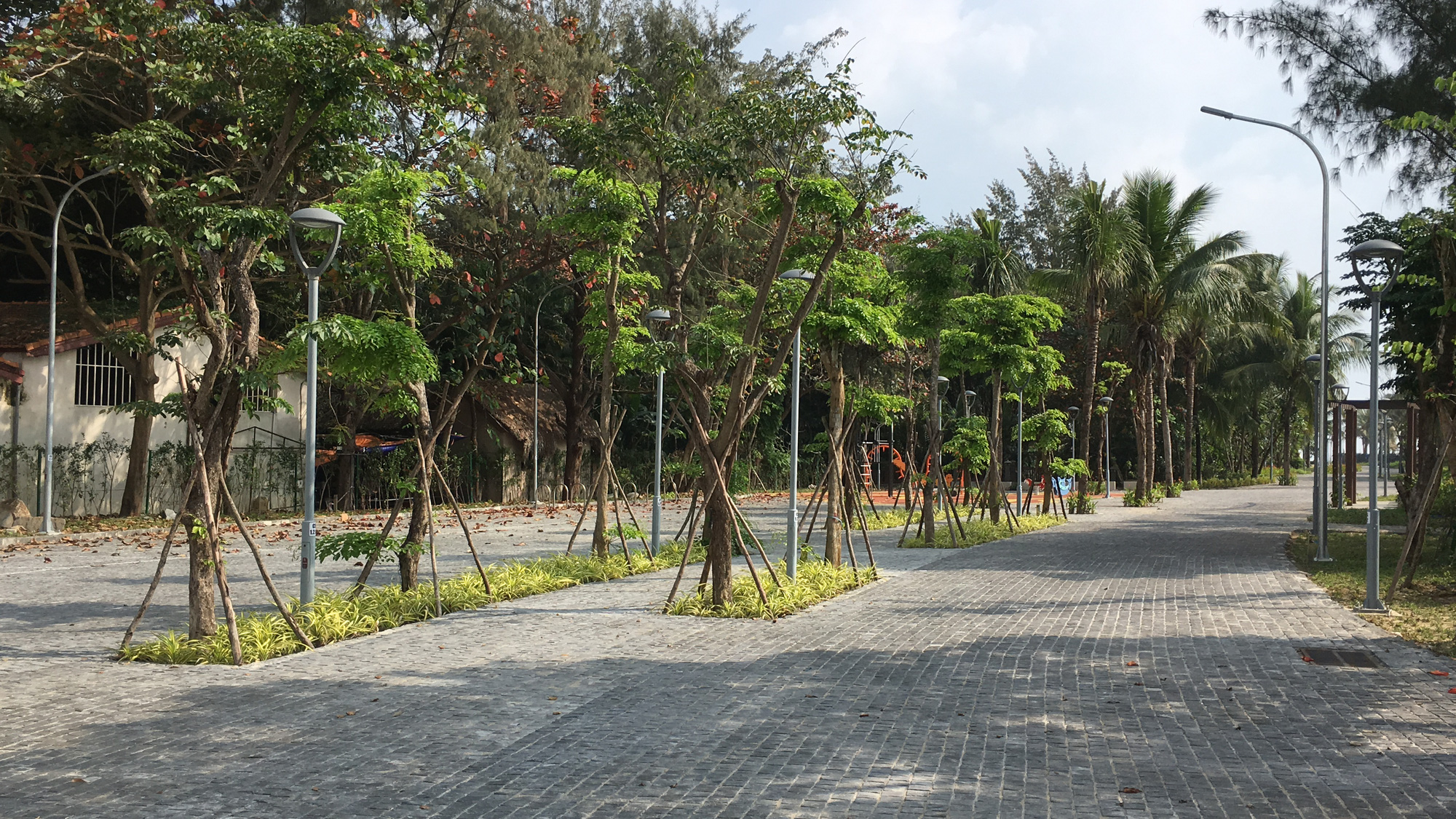 Cận cảnh 3 lối xuống biển mới ở Đà Nẵng được bàn giao trước Tết Canh Tý cho người dân thụ hưởng - Ảnh 3. Cận cảnh 3 lối xuống biển mới ở Đà Nẵng được bàn giao trước Tết Canh Tý cho người dân thụ hưởng - Ảnh 3.