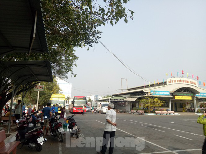 Bến xe vắng như ‘Chùa Bà Đanh’ vì công nhân được tặng vé xe về Tết - Ảnh 3.