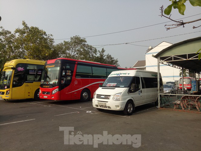 Bến xe vắng như ‘Chùa Bà Đanh’ vì công nhân được tặng vé xe về Tết - Ảnh 4.
