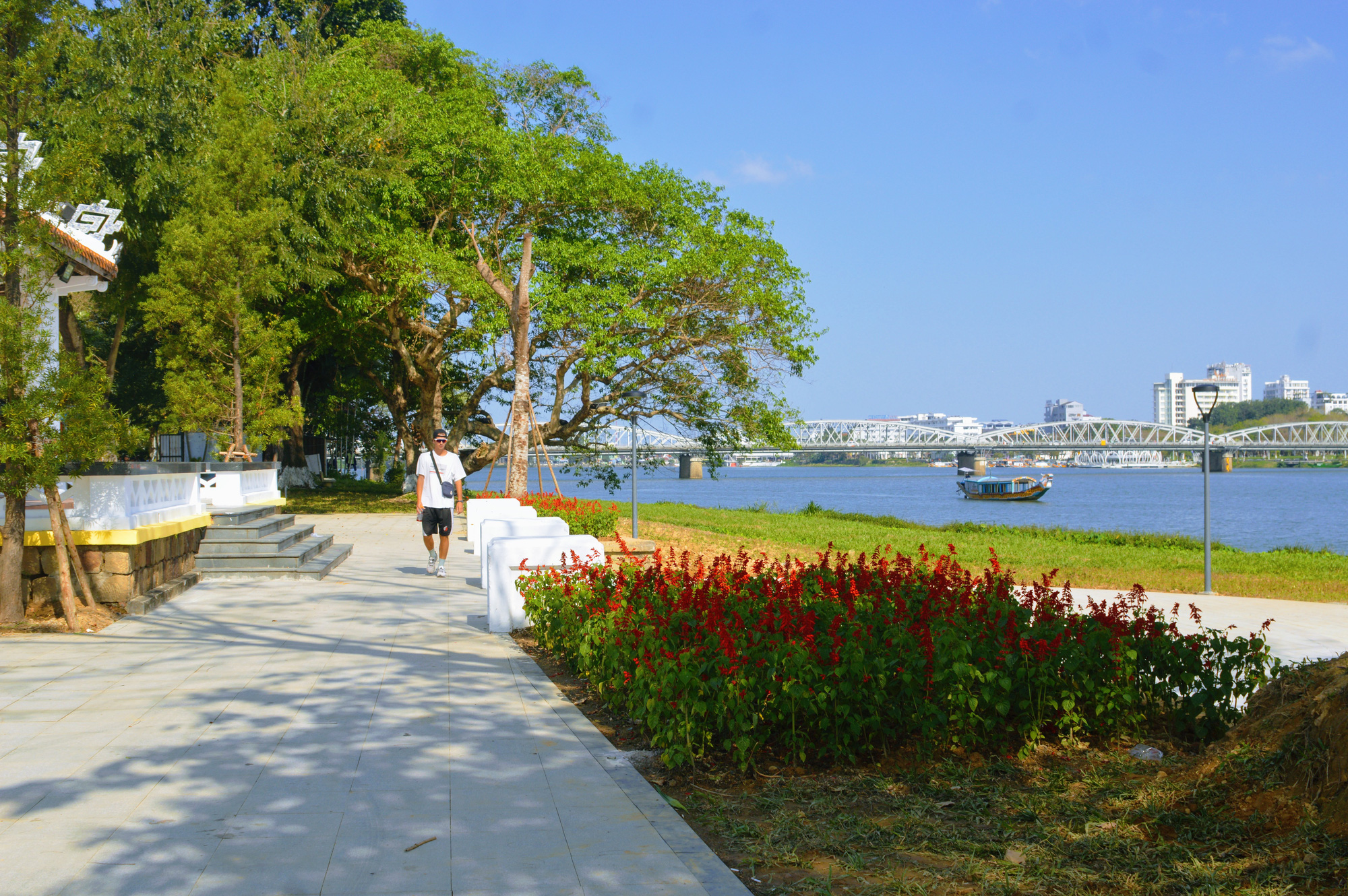 Công viên bờ Bắc sông Hương Huế thay diện mạo mới trước Tết Canh Tý khi được chi tiền tỉ chỉnh trang - Ảnh 3. Công viên bờ Bắc sông Hương Huế thay diện mạo mới trước Tết Canh Tý khi được chi tiền tỉ chỉnh trang - Ảnh 3.