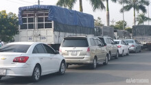 Cấm xe 3 trục, cầu Rạch Miễu vẫn kẹt xe kéo dài hơn 10km chiều 25 Tết