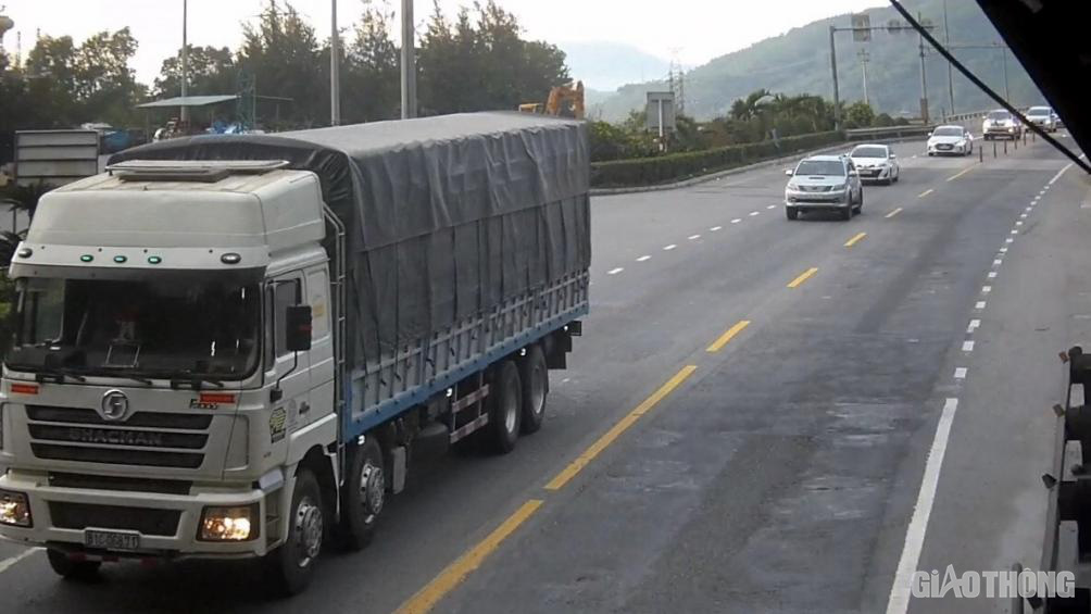 Hầm Hải Vân căng mình 24/24h dịp Tết, đảm bảo an toàn 19.000 lượt xe/ngày - Ảnh 1. Hầm Hải Vân căng mình 24/24h dịp Tết, đảm bảo an toàn 19.000 lượt xe/ngày - Ảnh 1.