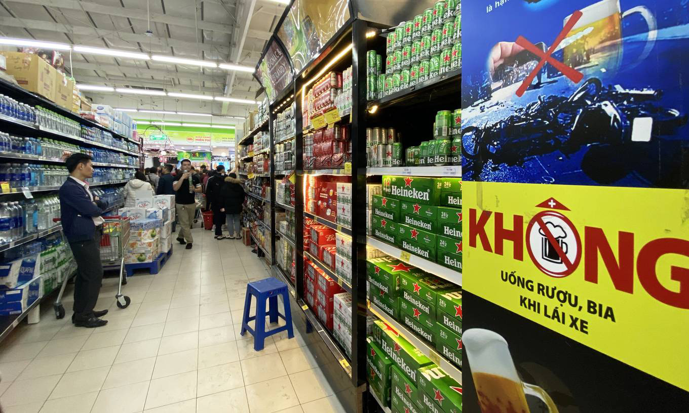 Xếp hàng chờ thanh toán trong siêu thị ngày giáp Tết - Ảnh 9. Xếp hàng chờ thanh toán trong siêu thị ngày giáp Tết - Ảnh 9.