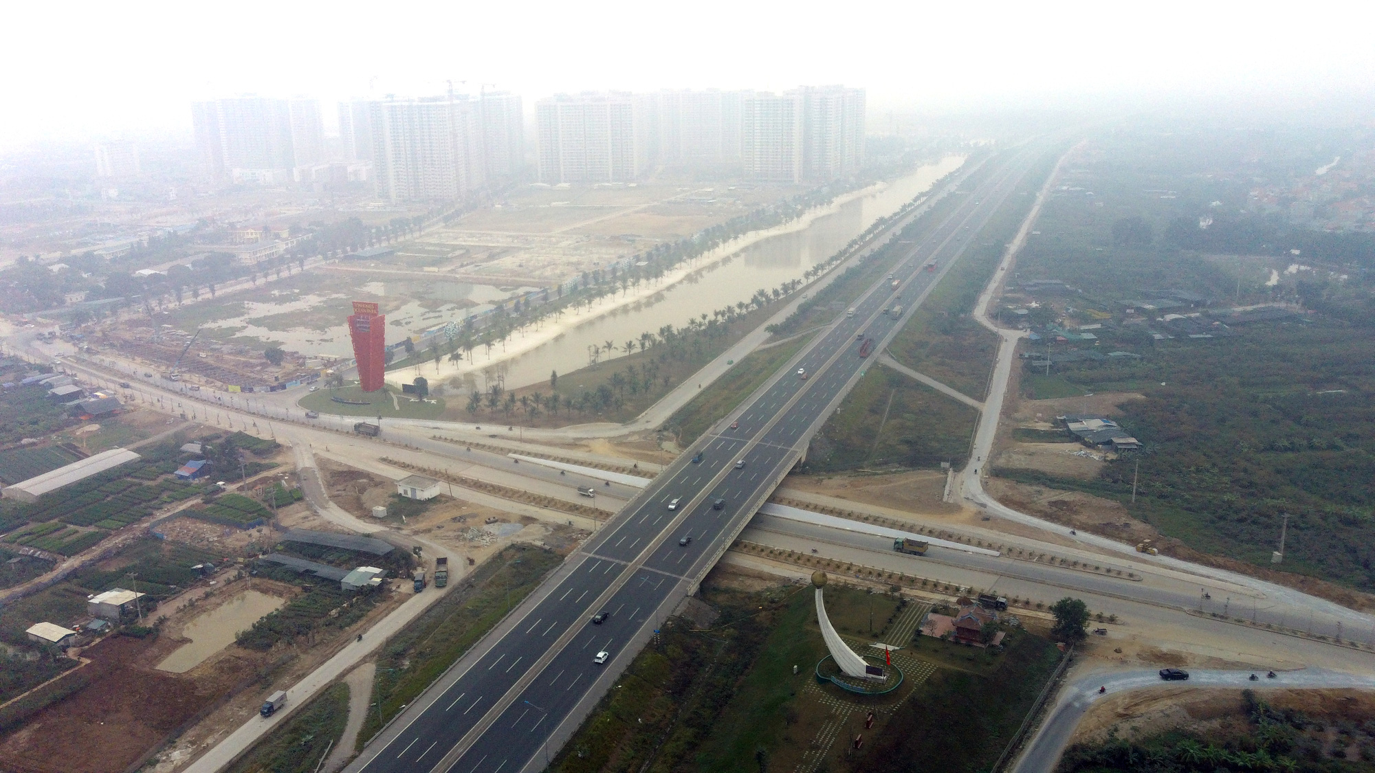 Đầu năm 2020, Hà Nội vẫn mờ sương, ô nhiễm không khí báo động - Ảnh 11. Đầu năm 2020, Hà Nội vẫn mờ sương, ô nhiễm không khí báo động - Ảnh 11.