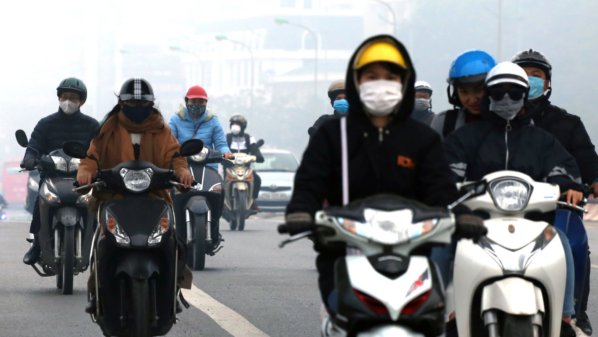 Đầu năm 2020, Hà Nội vẫn mờ sương, ô nhiễm không khí báo động - Ảnh 17. Đầu năm 2020, Hà Nội vẫn mờ sương, ô nhiễm không khí báo động - Ảnh 17.
