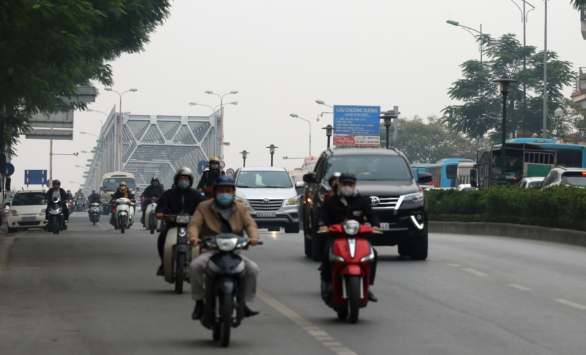 Đầu năm 2020, Hà Nội vẫn mờ sương, ô nhiễm không khí báo động - Ảnh 9. Đầu năm 2020, Hà Nội vẫn mờ sương, ô nhiễm không khí báo động - Ảnh 9.