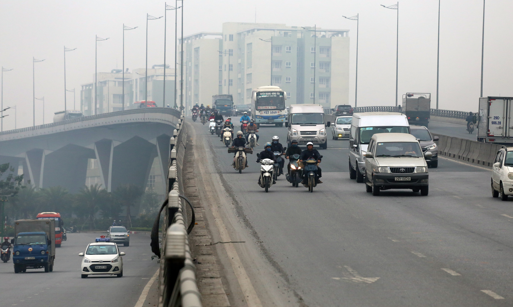 Đầu năm 2020, Hà Nội vẫn mờ sương, ô nhiễm không khí báo động - Ảnh 12. Đầu năm 2020, Hà Nội vẫn mờ sương, ô nhiễm không khí báo động - Ảnh 12.