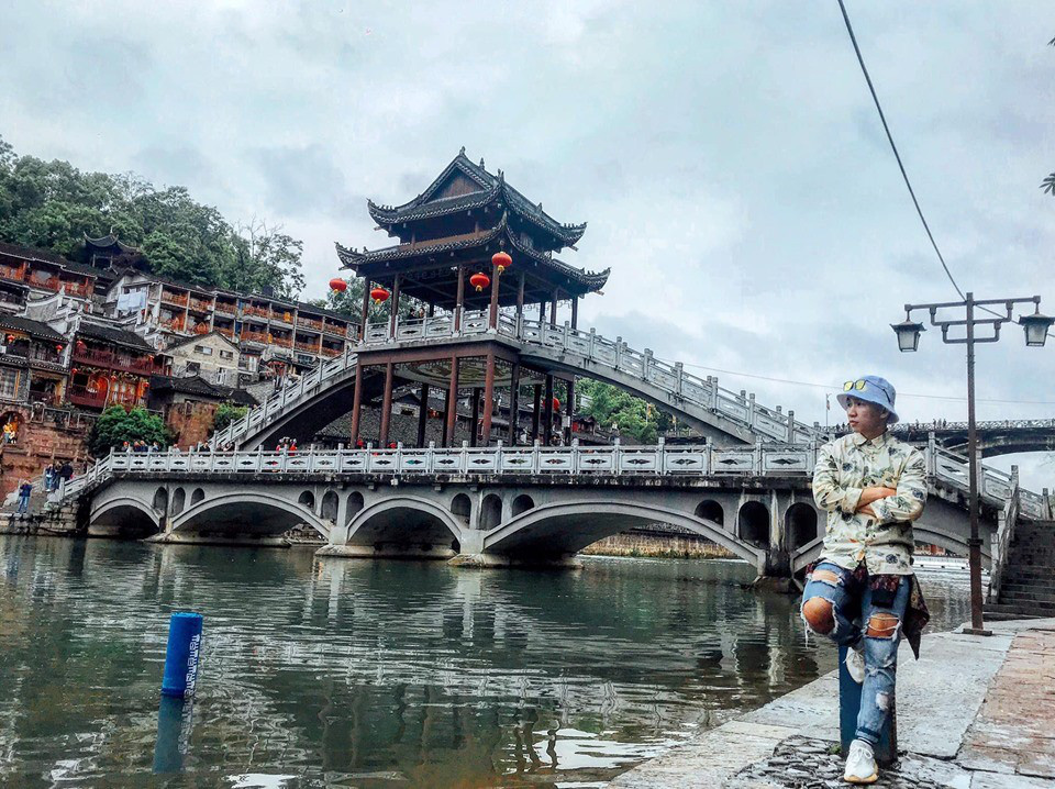 6 địa điểm hấp dẫn không nên bỏ lỡ khi du lịch Phượng Hoàng cổ trấn - Ảnh 4. 6 địa điểm hấp dẫn không nên bỏ lỡ khi du lịch Phượng Hoàng cổ trấn - Ảnh 4.