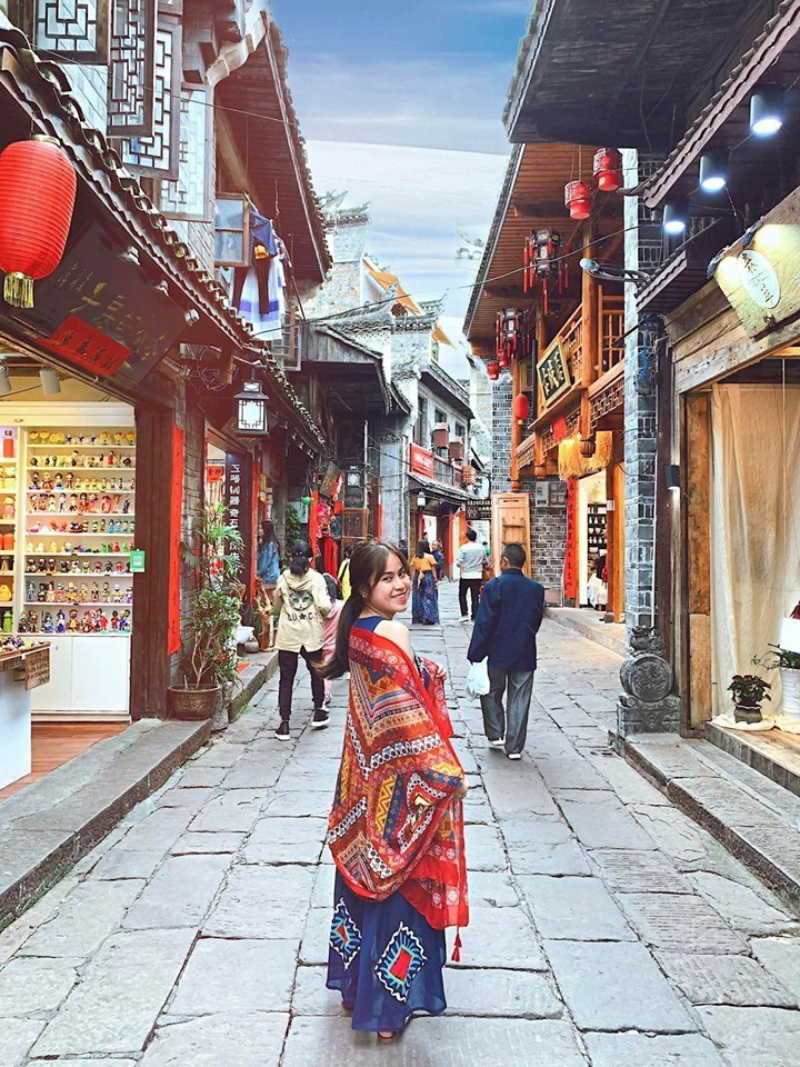 So sánh tour du lịch Tết Hà Nội - Phượng Hoàng cổ trấn - Trương Gia Giới 5 ngày 4 đêm - Ảnh 1.