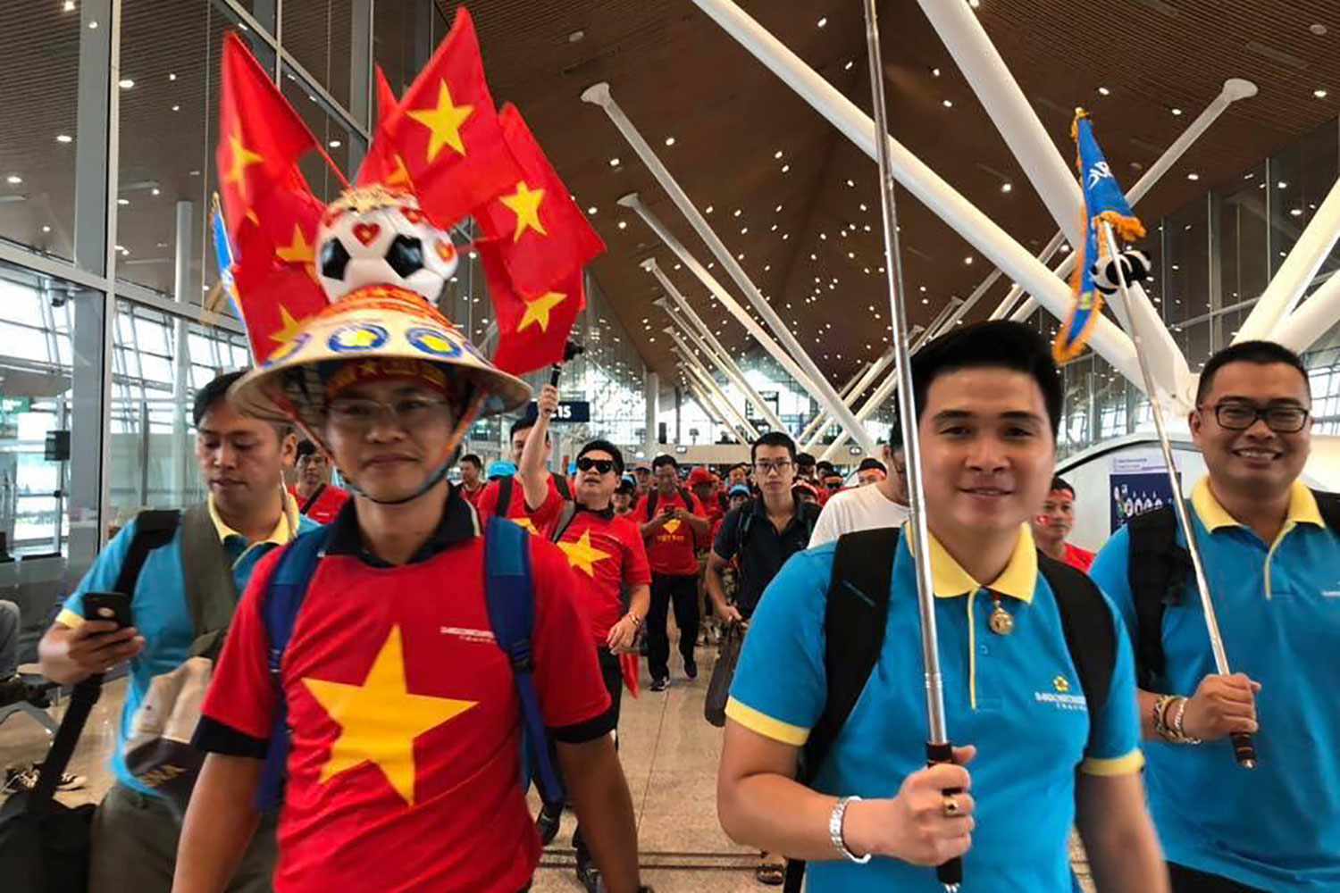 So sánh tour du lịch TP HCM - Thái Lan kết hợp cổ vũ U23 Việt Nam trong trận Việt Nam - UAE - Ảnh 1. So sánh tour du lịch TP HCM - Thái Lan kết hợp cổ vũ U23 Việt Nam trong trận Việt Nam - UAE - Ảnh 1.