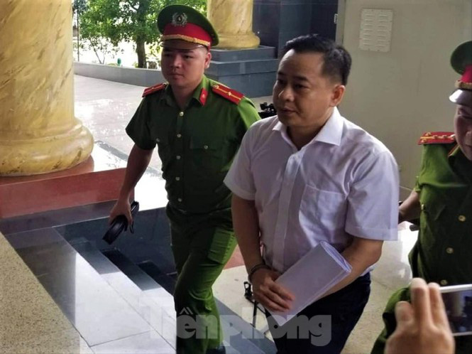 Hôm nay xét xử 2 cựu Chủ tịch TP Đà Nẵng tiếp tay cho Vũ 'nhôm' - Ảnh 3.
