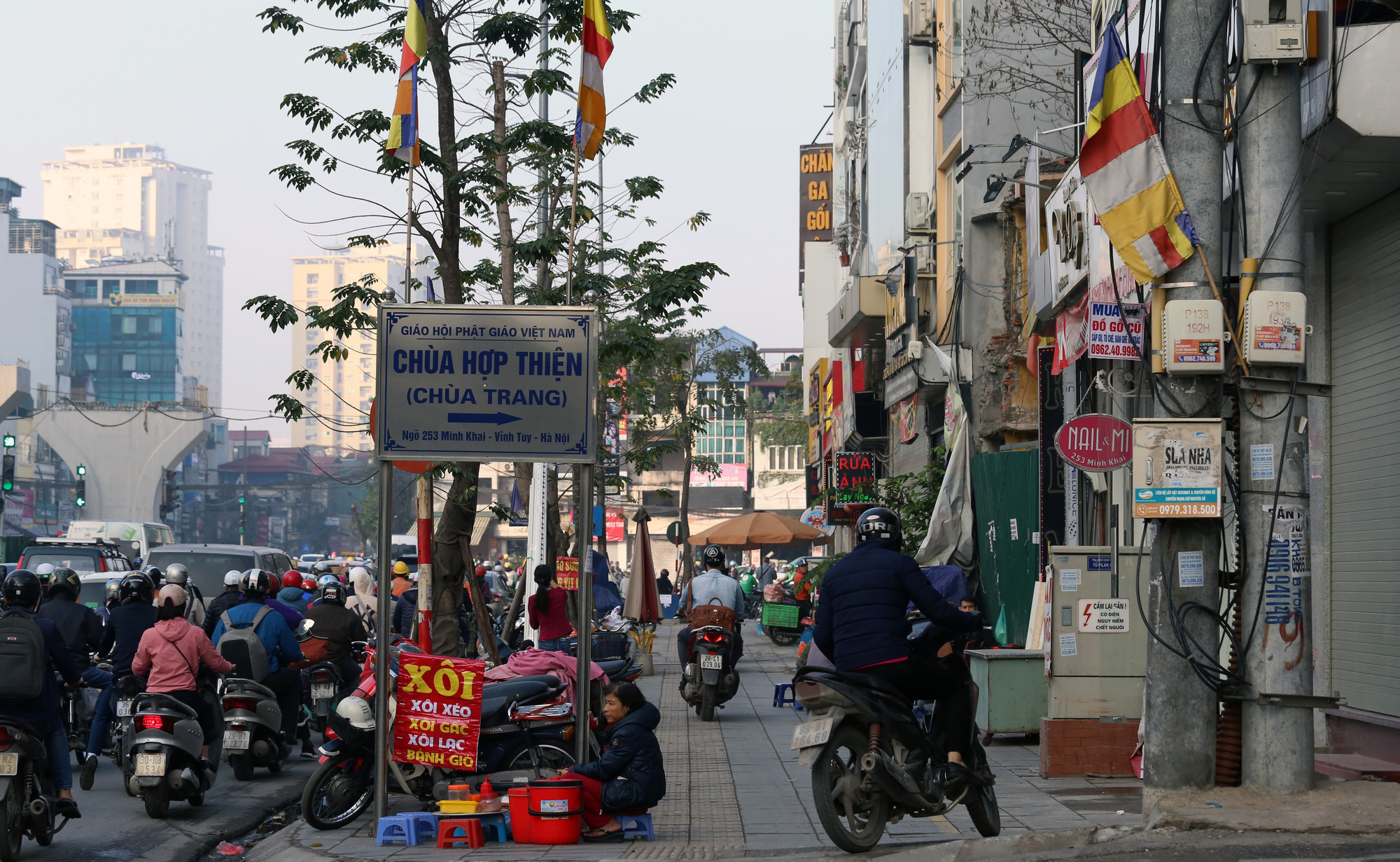 Chật vật qua công trường xây dựng ở Thủ đô Hà Nội những ngày cuối năm - Ảnh 13. Chật vật qua công trường xây dựng ở Thủ đô Hà Nội những ngày cuối năm - Ảnh 13.