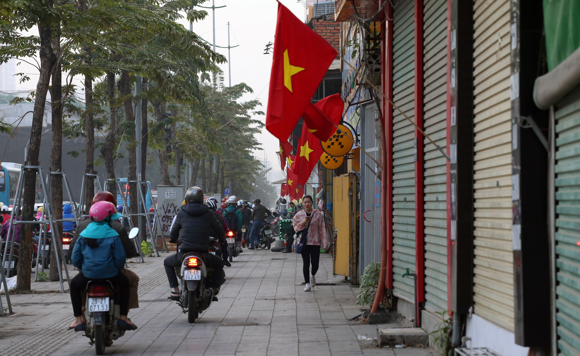 Chật vật qua công trường xây dựng ở Thủ đô Hà Nội những ngày cuối năm - Ảnh 16. Chật vật qua công trường xây dựng ở Thủ đô Hà Nội những ngày cuối năm - Ảnh 16.
