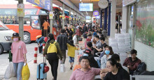 Vạn người vật vã ở Sân bay Tân Sơn Nhất, Bến xe Miền Đông