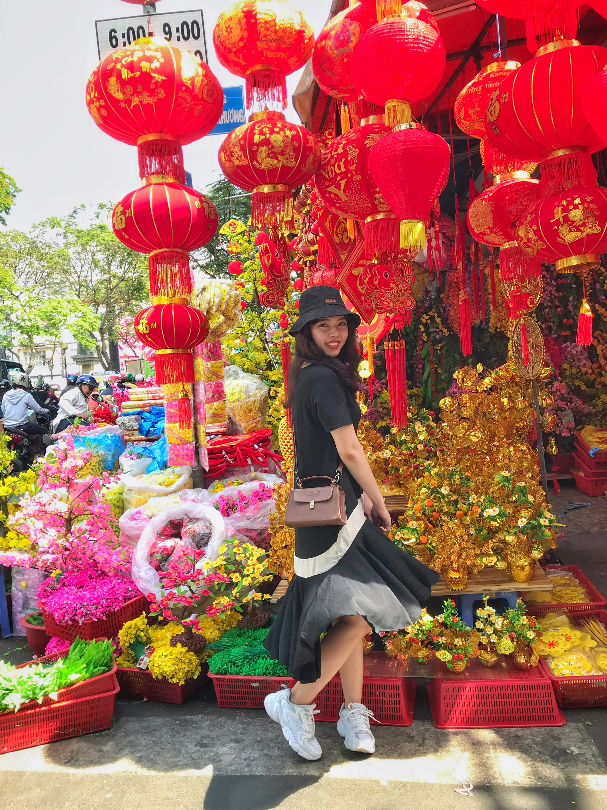Bến Bình Đông - chợ hoa Tết “trên bến dưới thuyền” độc lạ của người Sài Gòn - Ảnh 14. Bến Bình Đông - chợ hoa Tết “trên bến dưới thuyền” độc lạ của người Sài Gòn - Ảnh 14.