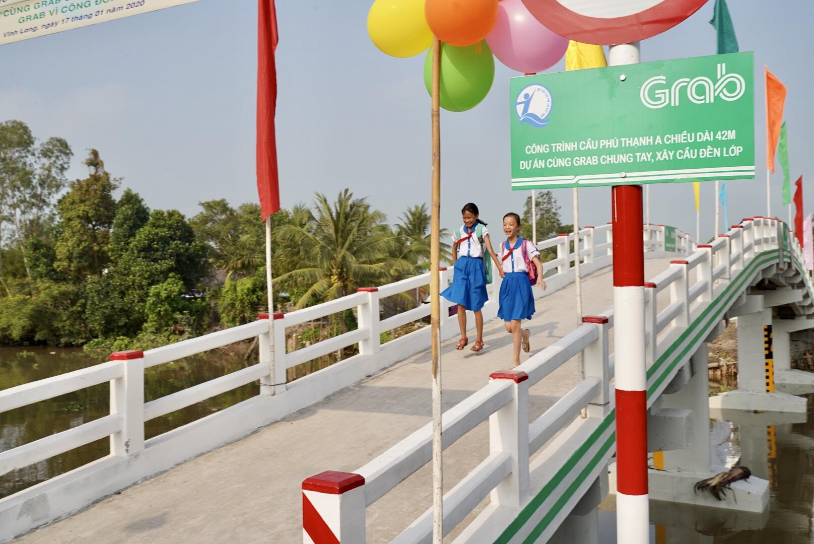 Vừa nhậm chức, nữ CEO Grab Việt Nam đã khánh thành cầu dân sinh 900 triệu đồng cho người dân miền Tây - Ảnh 1.