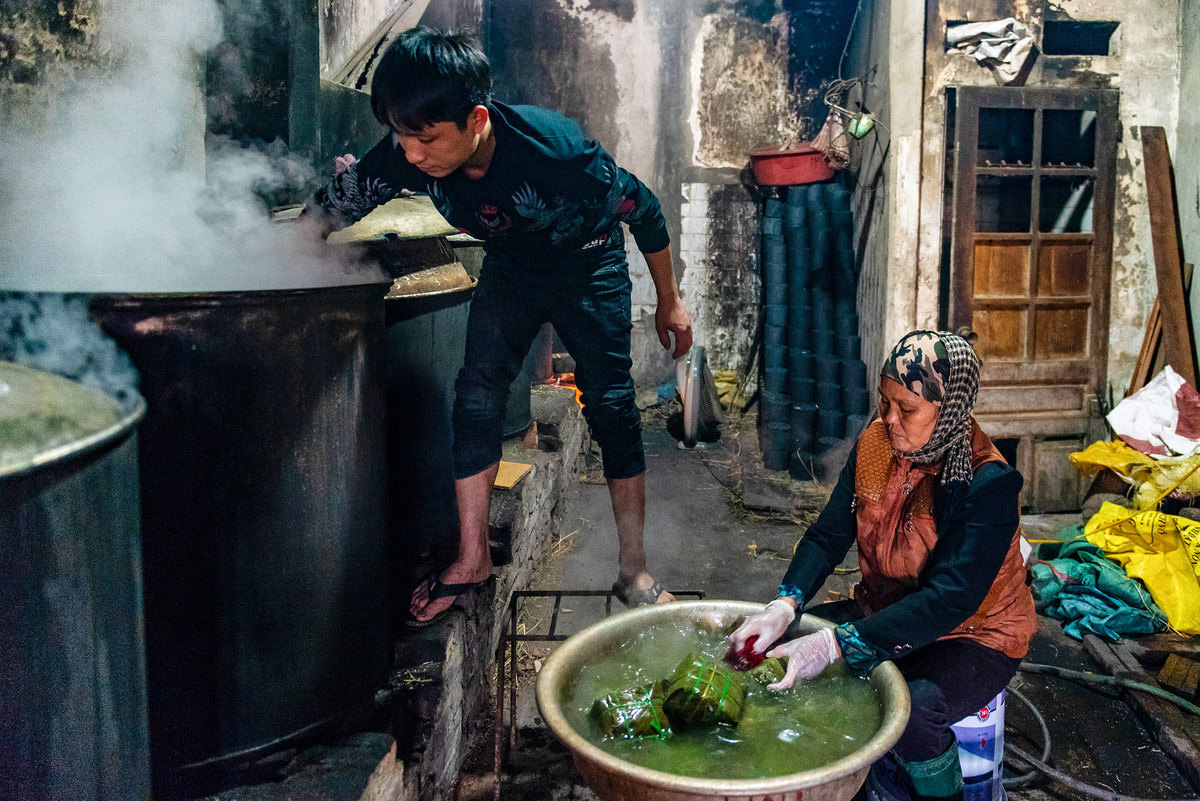 Gia đình gói 6.000 bánh chưng - Ảnh 9. Gia đình gói 6.000 bánh chưng - Ảnh 9.