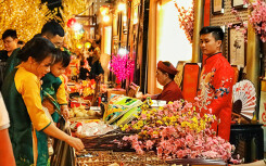Phố ông đồ Sài Gòn nhộn nhịp ngày giáp Tết