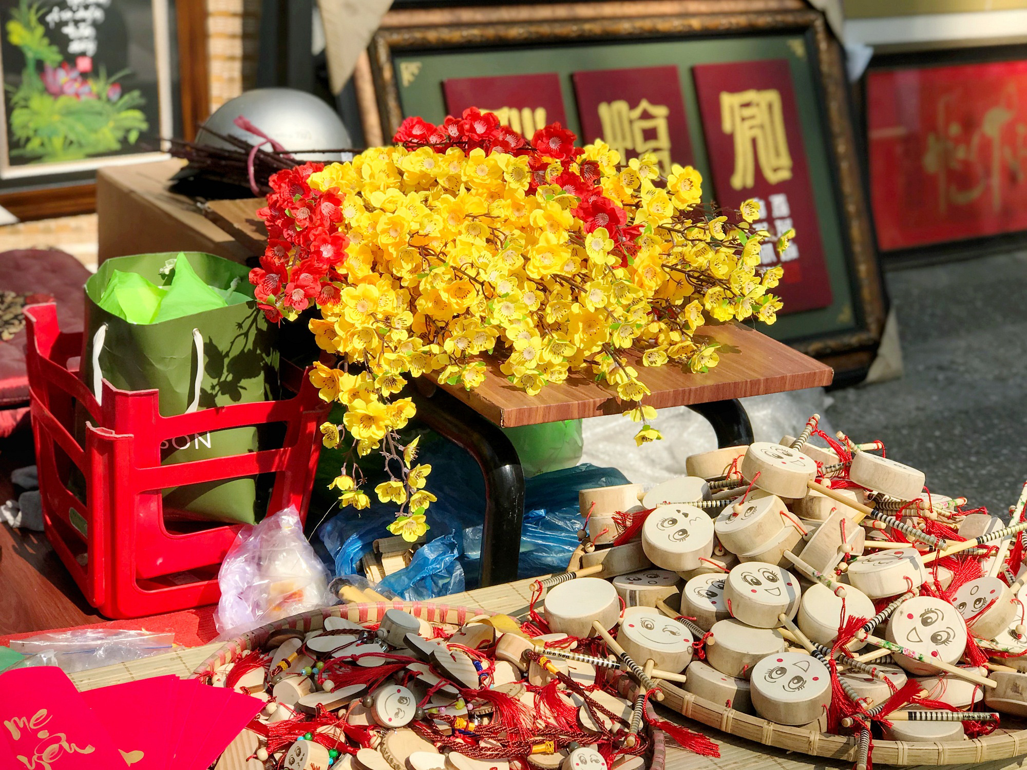Phố ông đồ Sài Gòn nhộn nhịp ngày 26 Tết - Ảnh 14. Phố ông đồ Sài Gòn nhộn nhịp ngày 26 Tết - Ảnh 14.