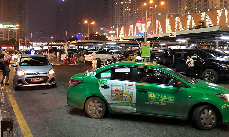 Taxi 'loạn' giá ngày sát Tết - Ảnh 2. Taxi 'loạn' giá ngày sát Tết - Ảnh 2.