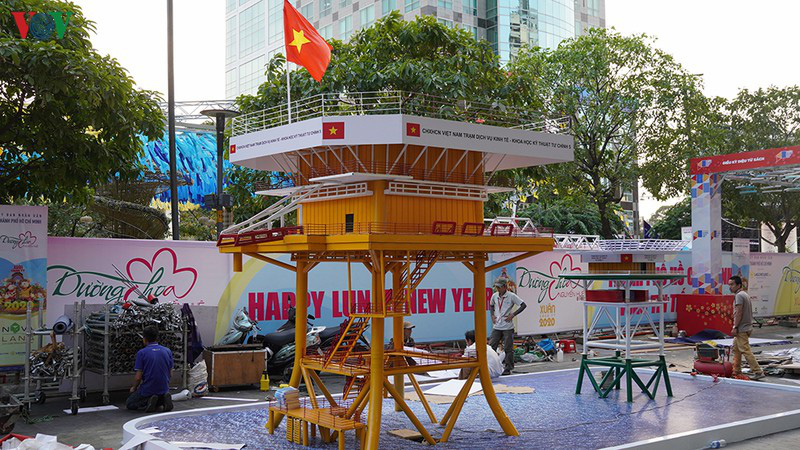 Đường hoa Nguyễn Huệ khoe sắc rực rỡ trước giờ khai mạc - Ảnh 24.