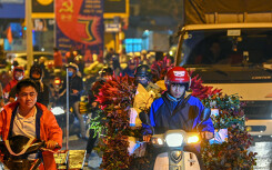 Hà Nội kẹt xe hàng km từ mờ sáng 28 Tết